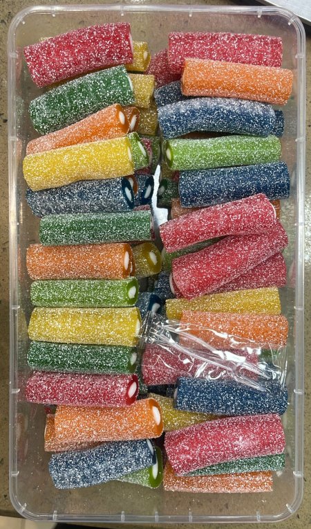 علبه سوس ملون