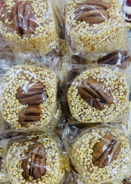 راحه شاميه مغلفه بالسمسم والجوز
